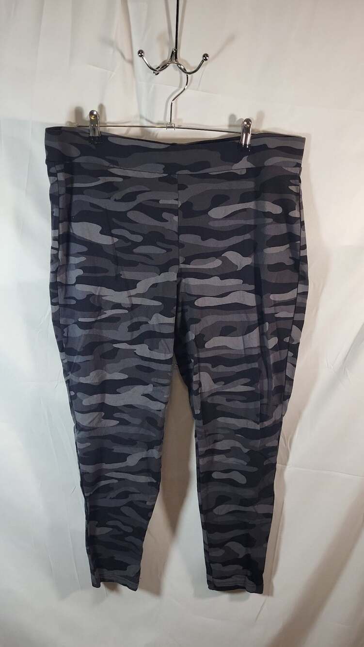 Torrid Plus Size 3 Black Camo Full-Length Cotton Spandex Leggings